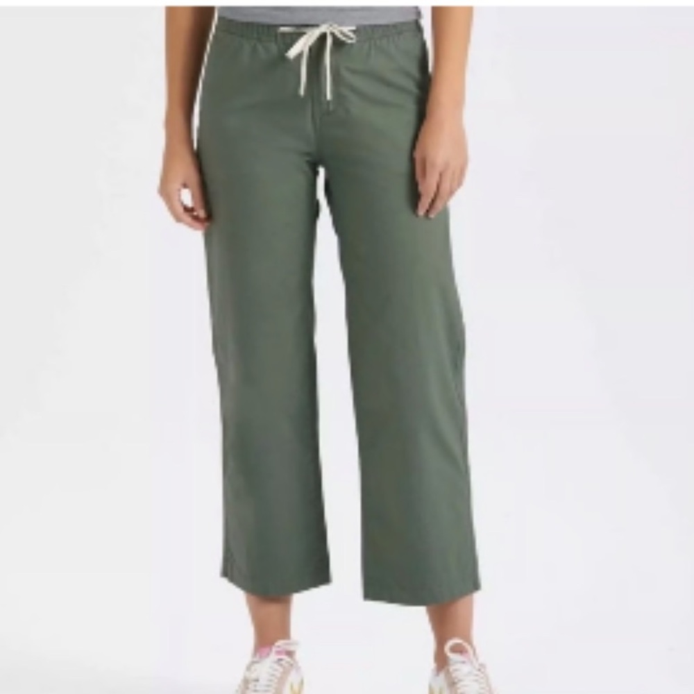 Vuori Ripstop Wide-Leg Pants in Army Green